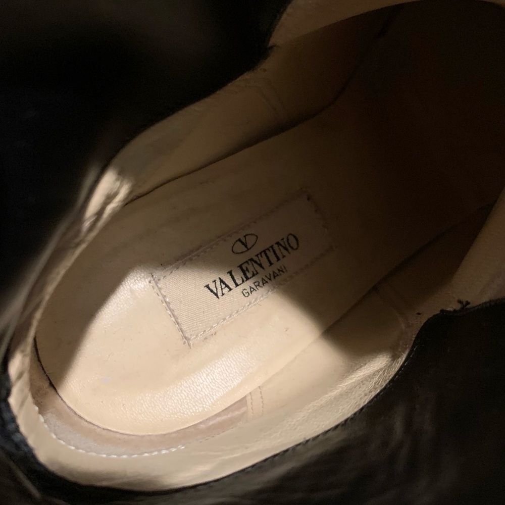 Valentino Black Heeled Boots with Floral Detail - Picture 7 of 13